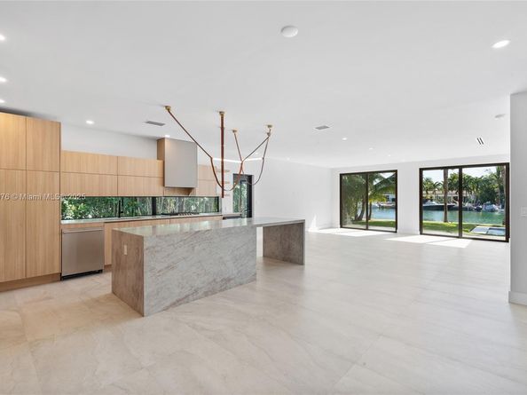 550 S Shore Dr, Miami Beach FL 33141