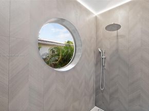 550 S Shore Dr, Miami Beach FL 33141