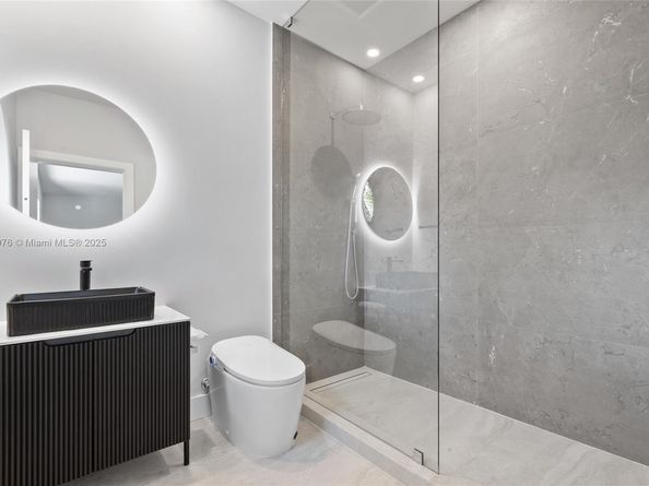 550 S Shore Dr, Miami Beach FL 33141