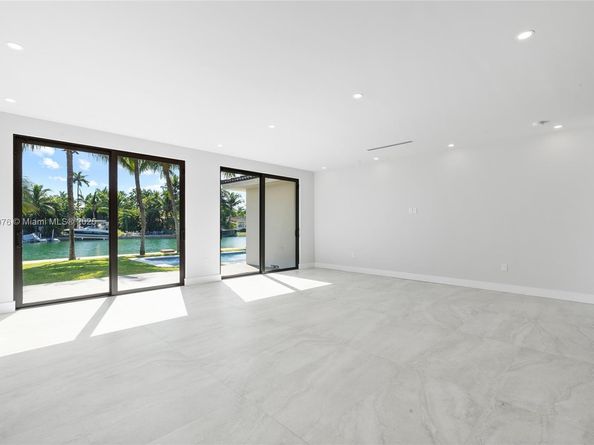 550 S Shore Dr, Miami Beach FL 33141