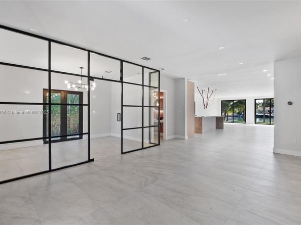 550 S Shore Dr, Miami Beach FL 33141