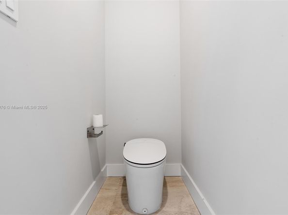 550 S Shore Dr, Miami Beach FL 33141