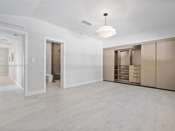 550 S Shore Dr, Miami Beach FL 33141