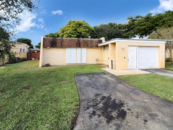 7332 Bay Hill Dr, Hialeah FL 33015