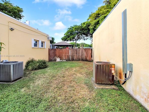 7332 Bay Hill Dr, Hialeah FL 33015