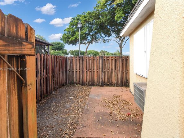 7332 Bay Hill Dr, Hialeah FL 33015