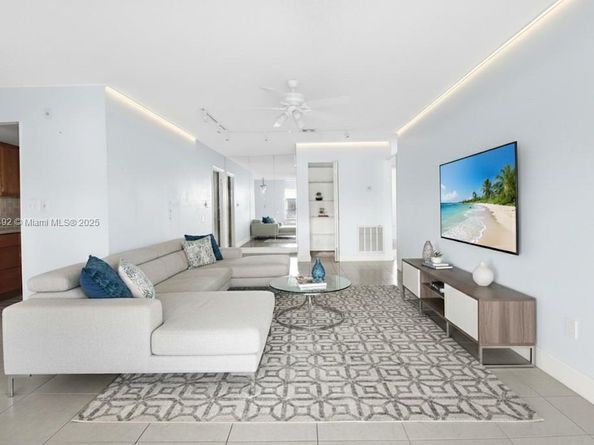 7332 Bay Hill Dr, Hialeah FL 33015