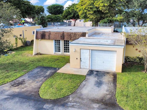 7332 Bay Hill Dr, Hialeah FL 33015