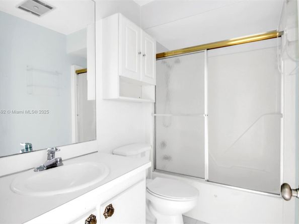 7332 Bay Hill Dr, Hialeah FL 33015