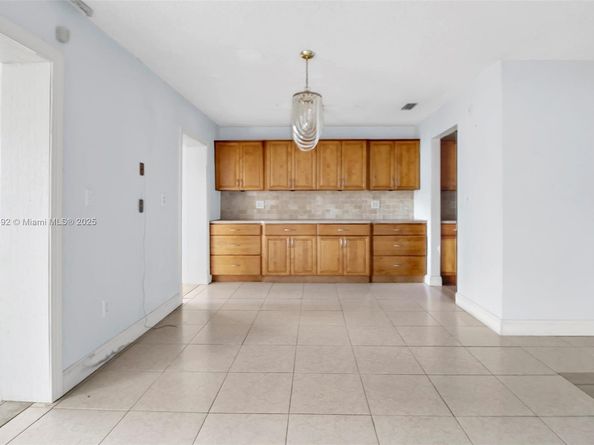 7332 Bay Hill Dr, Hialeah FL 33015