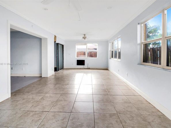 7332 Bay Hill Dr, Hialeah FL 33015