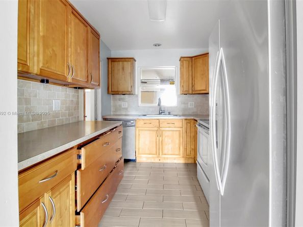 7332 Bay Hill Dr, Hialeah FL 33015