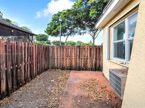 7332 Bay Hill Dr, Hialeah FL 33015