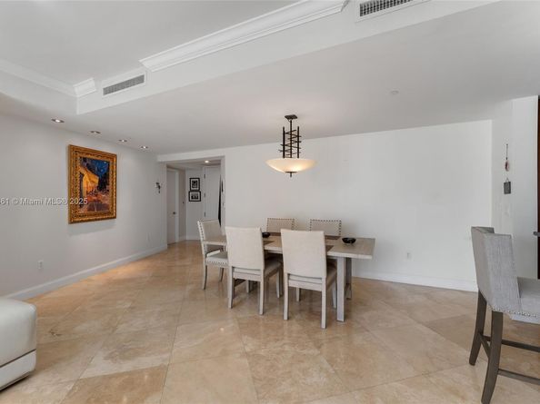 901 Brickell Key Blvd 2801, Miami FL 33131