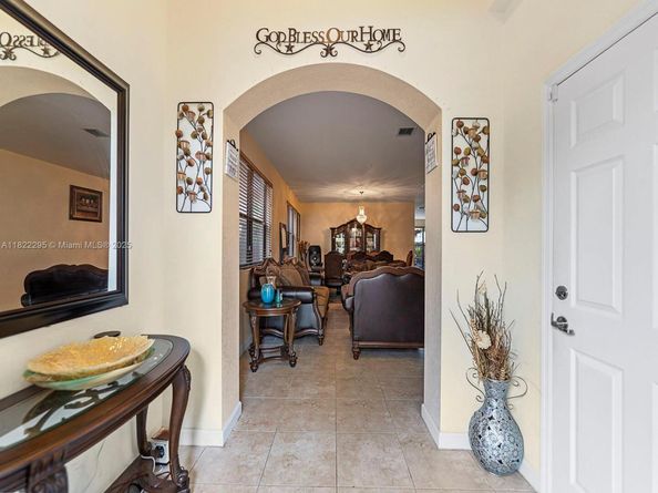 572 SE 34th Ter, Homestead FL 33033