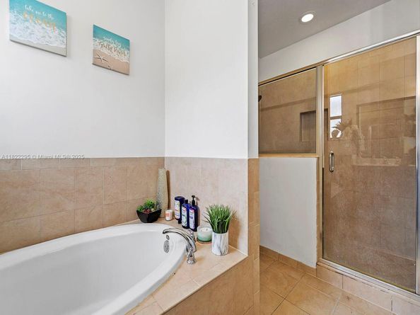 572 SE 34th Ter, Homestead FL 33033