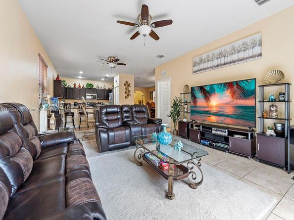 572 SE 34th Ter, Homestead FL 33033