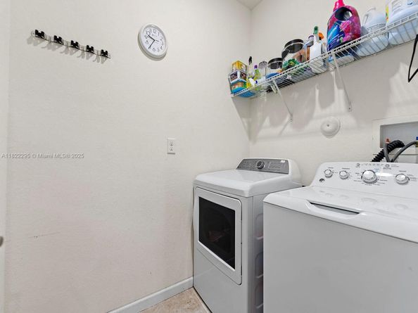 572 SE 34th Ter, Homestead FL 33033