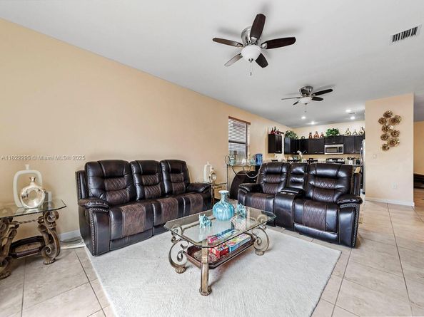 572 SE 34th Ter, Homestead FL 33033