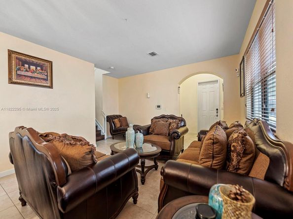 572 SE 34th Ter, Homestead FL 33033