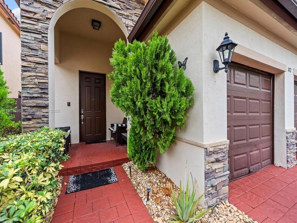 572 SE 34th Ter, Homestead FL 33033