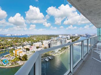5900 Collins Ave