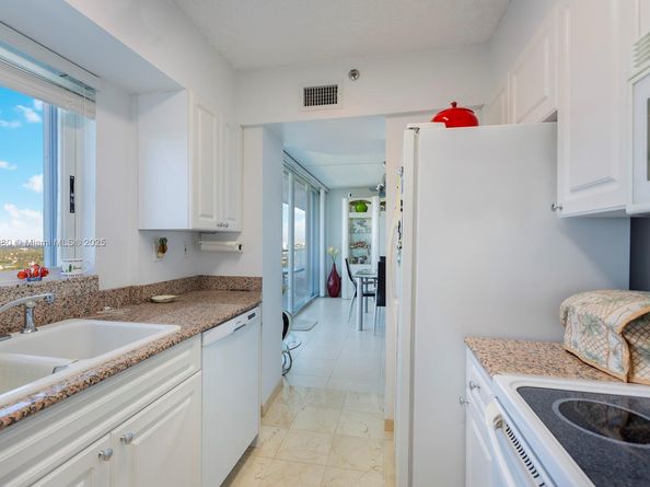 5900 Collins Ave 2105, Miami Beach FL 33140