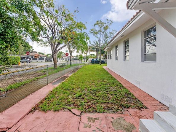 520 NW 32nd Pl, Miami FL 33125