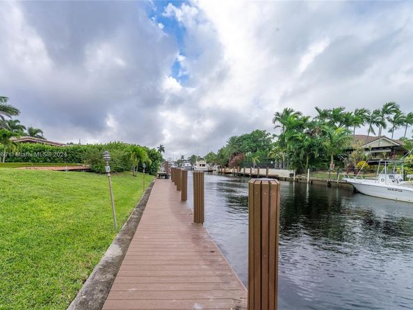 2537 Marathon Ln, Fort Lauderdale FL 33312