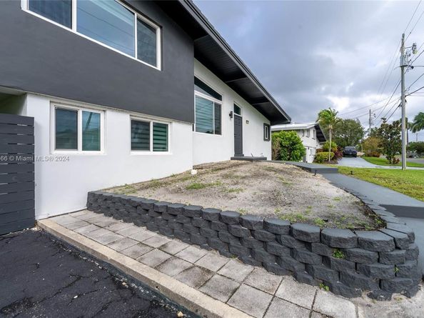 2537 Marathon Ln, Fort Lauderdale FL 33312