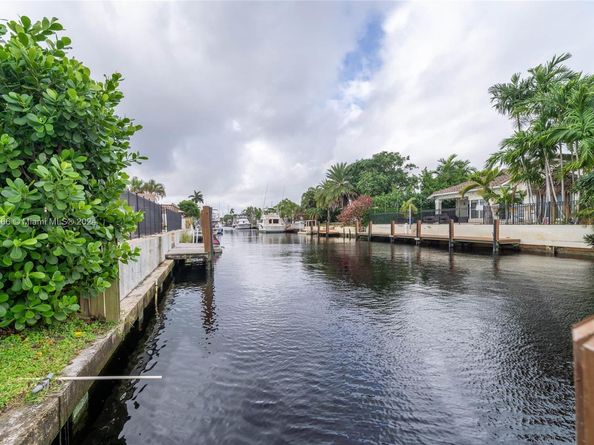 2537 Marathon Ln, Fort Lauderdale FL 33312