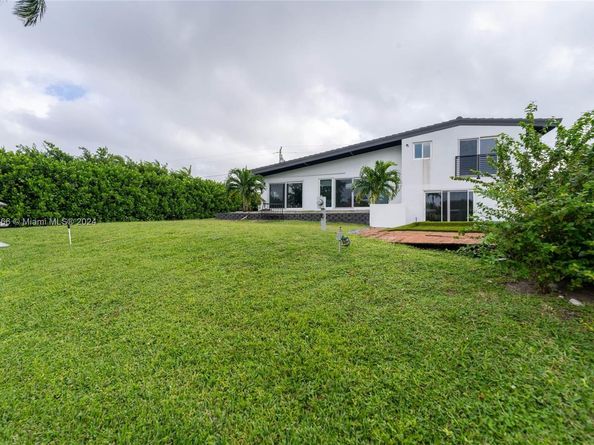 2537 Marathon Ln, Fort Lauderdale FL 33312