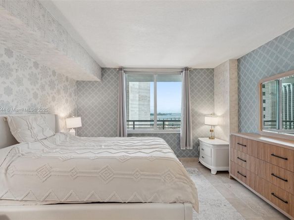 335 S Biscayne Blvd 2810, Miami FL 33131