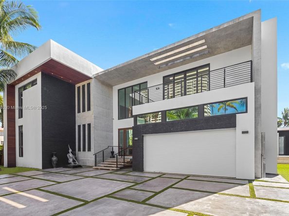 3462 NE 171st St, North Miami Beach FL 33160