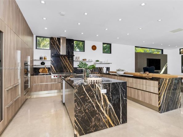 3462 NE 171st St, North Miami Beach FL 33160