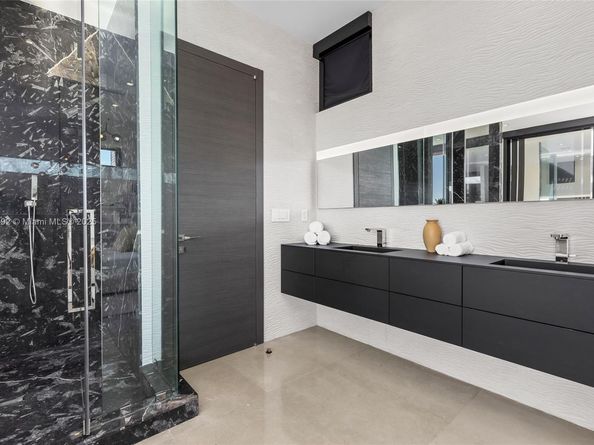 3462 NE 171st St, North Miami Beach FL 33160