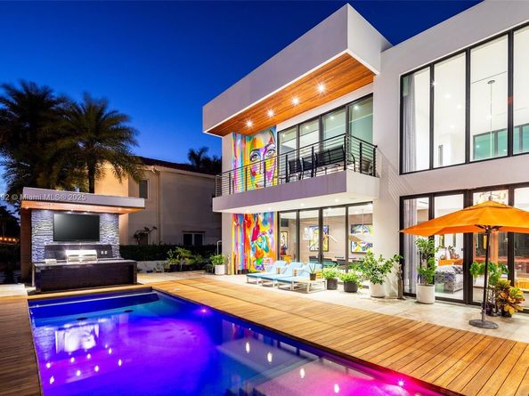 3462 NE 171st St, North Miami Beach FL 33160