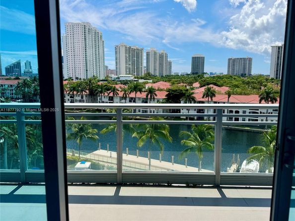 2950 NE 188th St 443, Aventura FL 33180