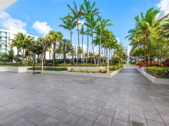 2950 NE 188th St 443, Aventura FL 33180