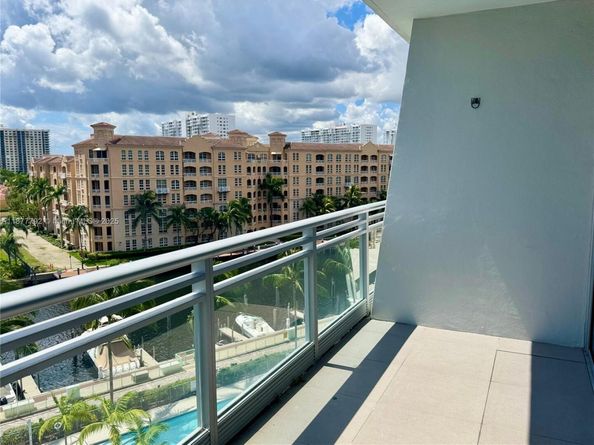 2950 NE 188th St 443, Aventura FL 33180