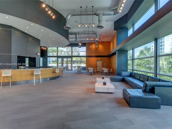 2950 NE 188th St 443, Aventura FL 33180