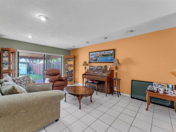 13325 SW 8th Ln, Miami FL 33184