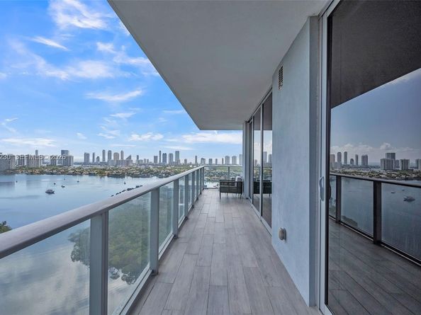 16385 Biscayne Blvd 2707, North Miami Beach FL 33160