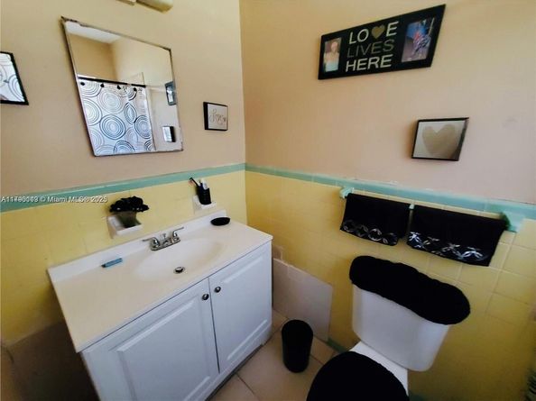 2540 NW 15th St, Fort Lauderdale FL 33311