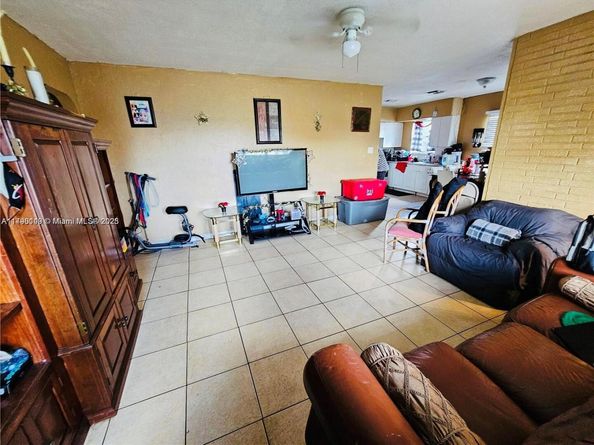2540 NW 15th St, Fort Lauderdale FL 33311