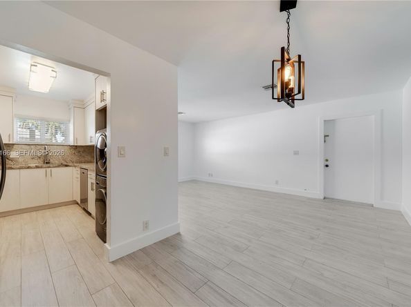 8048 SW 80 Av D4, Miami FL 33143