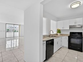 2821 Somerset Dr 302, Lauderdale Lakes FL 33311