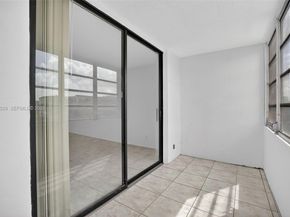 2821 Somerset Dr 302, Lauderdale Lakes FL 33311
