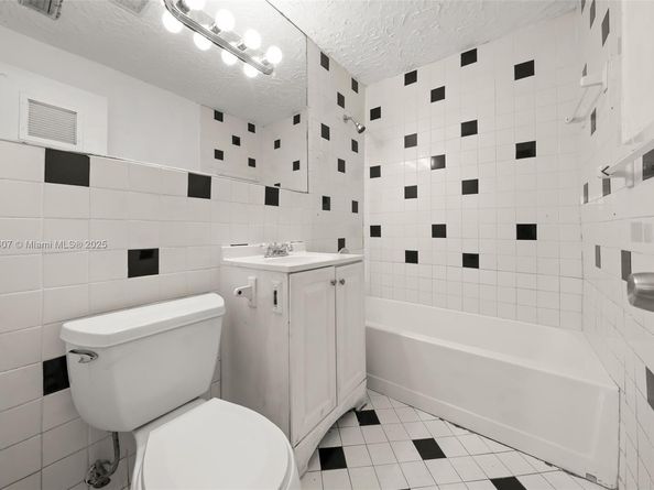 1512 NW 16th Ln, Fort Lauderdale FL 33311