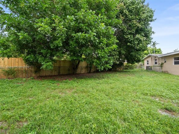 1512 NW 16th Ln, Fort Lauderdale FL 33311